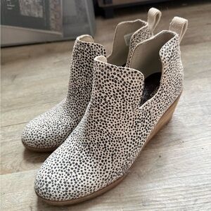 Toms Black and Cream Ankle Booties